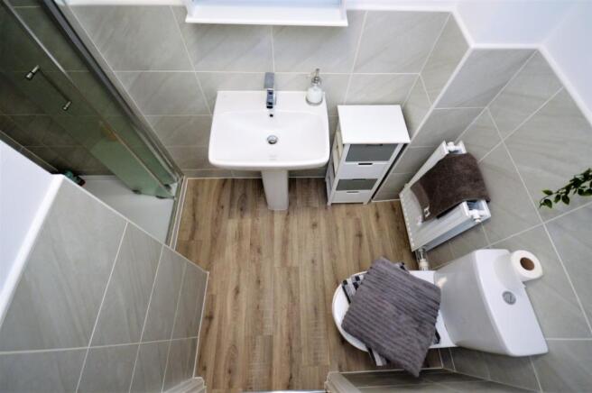 Smyth Lane, Pontefract (12)Ensuite