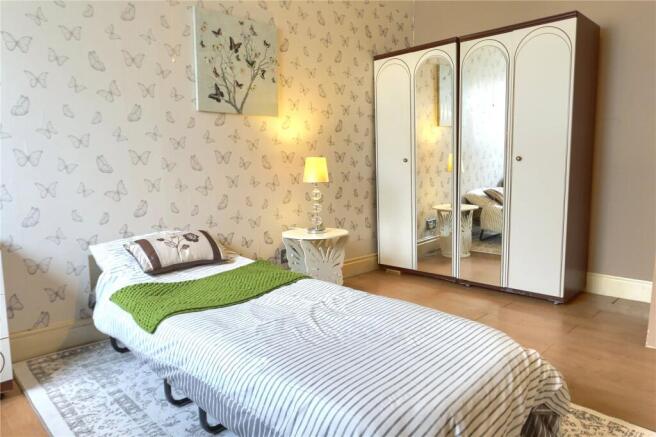 2 bed Flat for sale Image 6