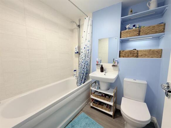 4 bed Detached for sale Image 8