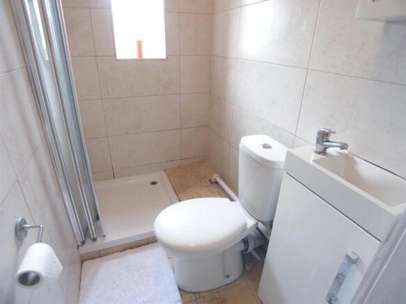 Downstairs Cloakroom/Shower