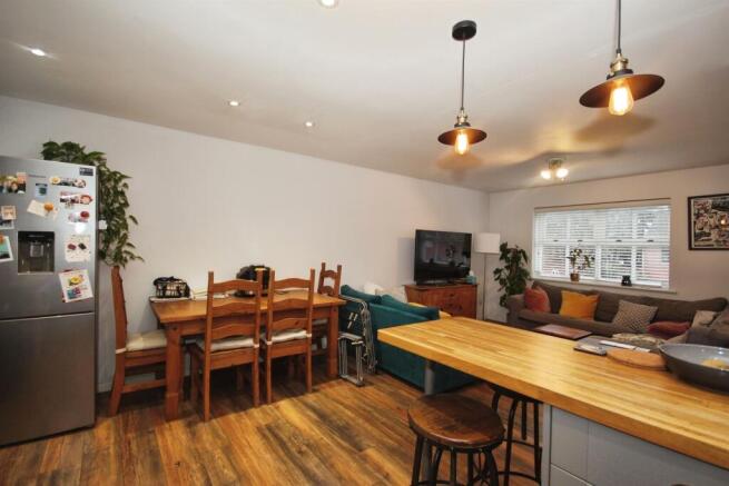 Yew Tree Court, Leamington Spa photo 4