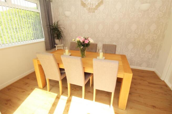 Dining1.JPG