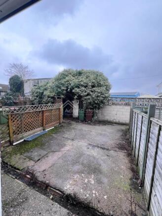 2 bed Terraced to rent Image 6