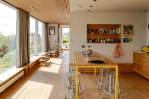 9, Radnor Cliff, Folkestone CT20 2JW