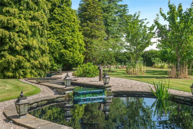 5 bed Detached for sale Image 3