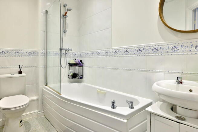 2 bed Flat for sale Image 6