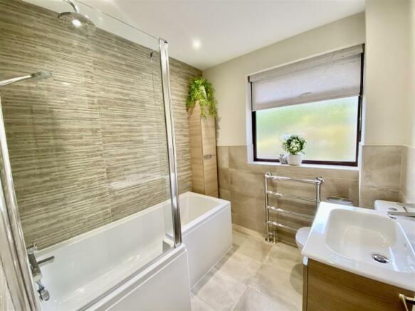 FAMILY BATHROOM