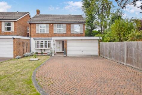 Barrow Point Avenue, Pinner Village