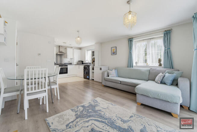 Laburnum Way, Stanwell TW19 photo 4