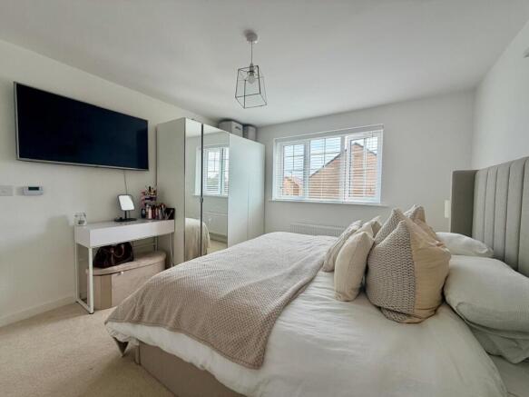 5 bed Detached to rent Image 11
