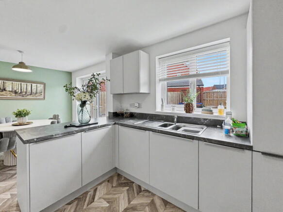 4 bed Detached for sale Image 7