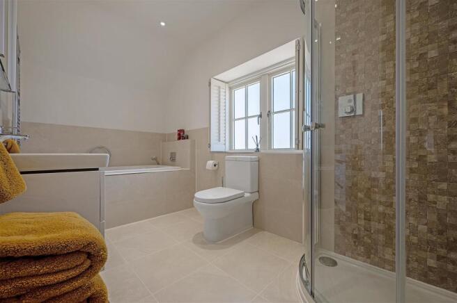 Main Bedroom En-Suite