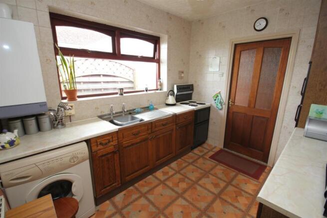 KITCHEN/DINING ROOM