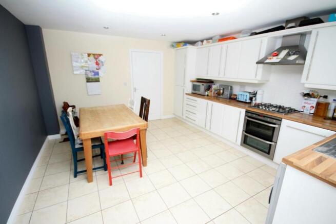 LIVING KITCHEN