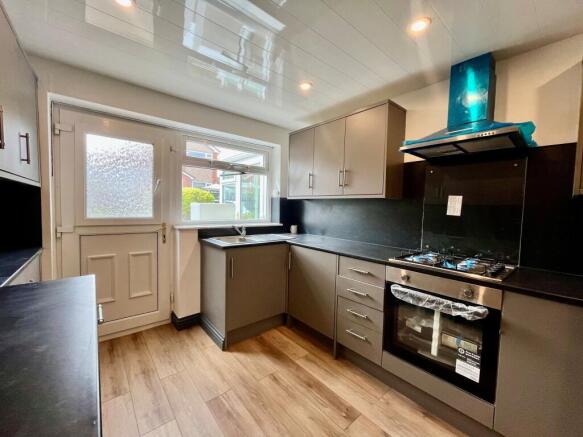 4 bed Detached to rent Image 4