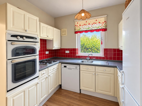 Hopton Road - kitchen.png