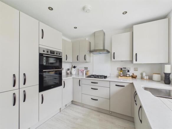 3 bed Semi-Detached for sale Image 8