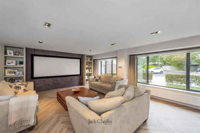 32 Fairfield Way, TN11 9EU 003.jpg