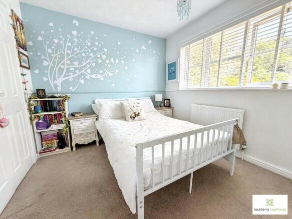 5 bed Detached for sale Image 11