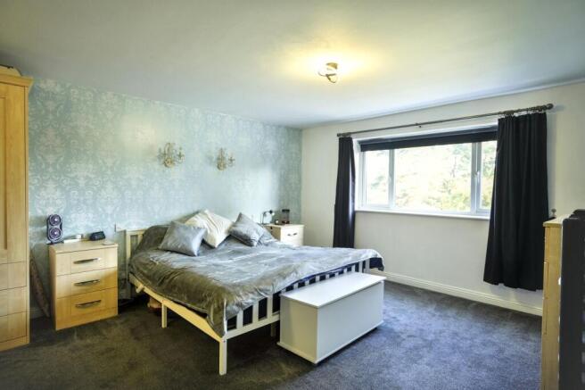 4 bed Detached for sale Image 11