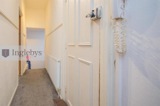 3 bed Flat for sale Image 12