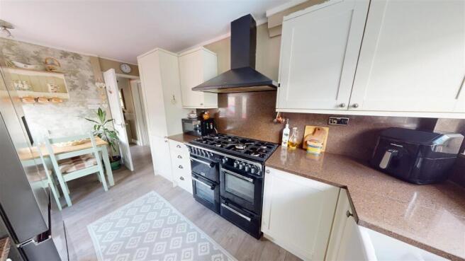 3 bed Semi-Detached for sale Image 4