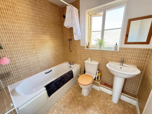 bathroom 3 Edwards.jpg