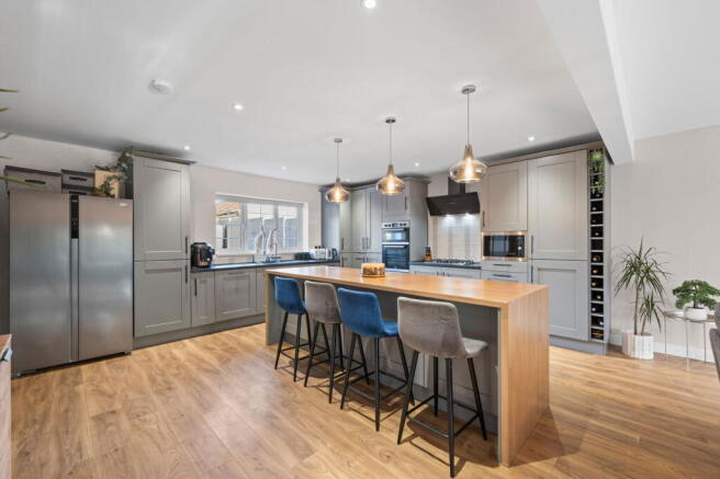 3 bed Detached Bungalow for sale Image 5