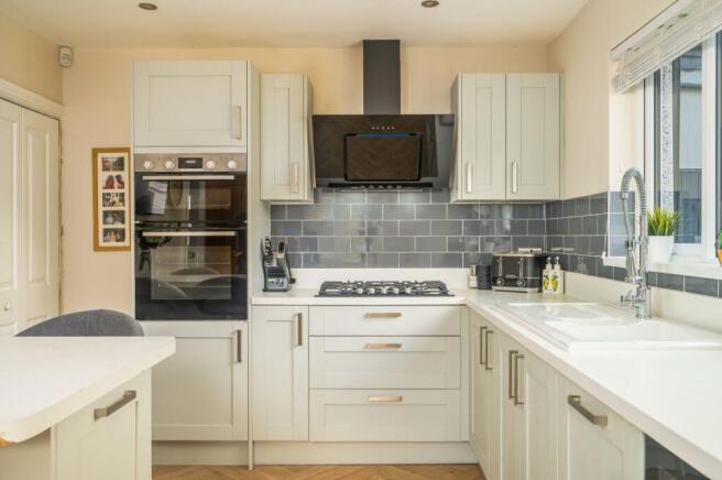 3 bed Semi-Detached for sale Image 5