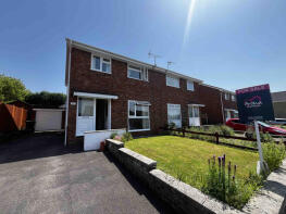 27, Beaufort Drive, Lydney GL15 5QR