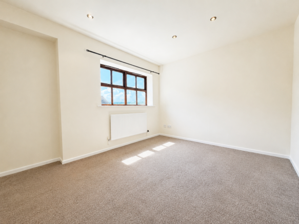 3 bed Town House for sale Image 10
