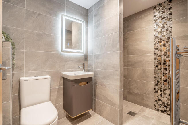 2 bed Apartment to rent Image 9