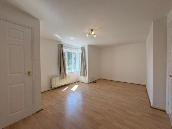 2 bed Flat to rent Image 4