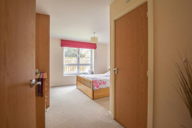 2 Riverbank Court - bedroom 1.jpg