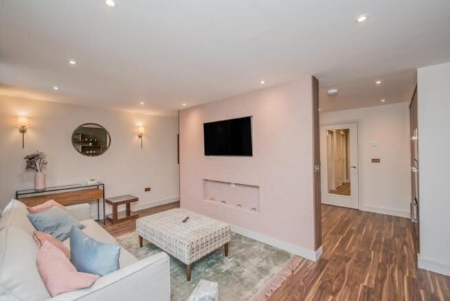 2 bed Flat for sale Image 6