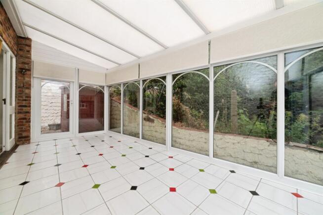4 bed Detached for sale Image 11