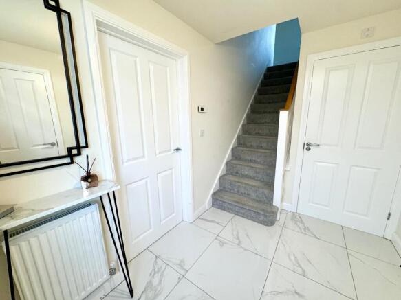 4 bed Detached for sale Image 8