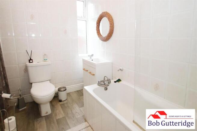 FIRST FLOOR BATHROOM