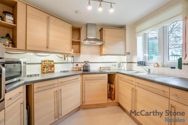 2 bed Apartment for sale Image 4