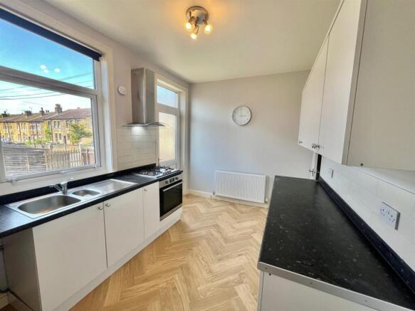 2 bed Terraced for sale Image 6