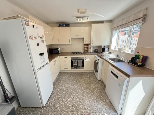 3 bed Detached to rent Image 8