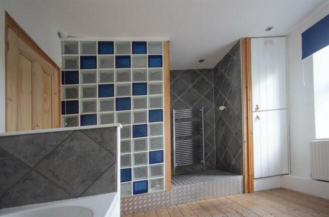 bathroom2.jpg