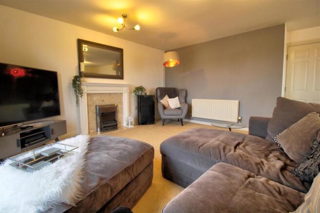 Lounge 1.jpg