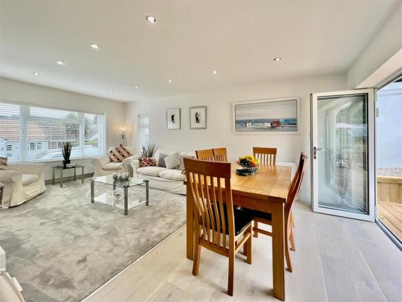 33 Churston Way 14.JPG