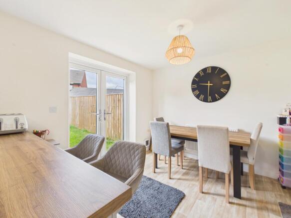 4 bed Semi-Detached for sale Image 6
