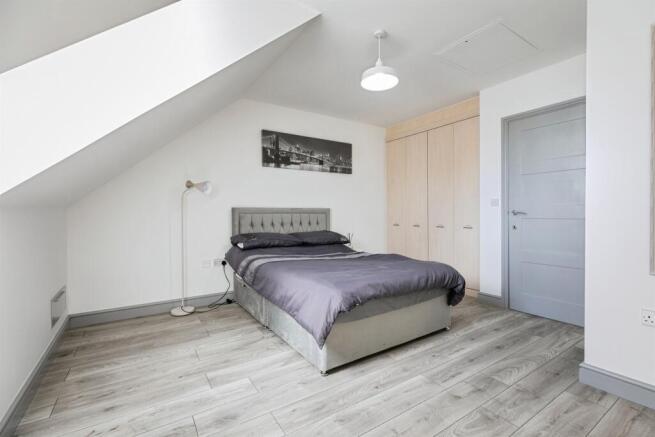 4 bed Town House for sale Image 12