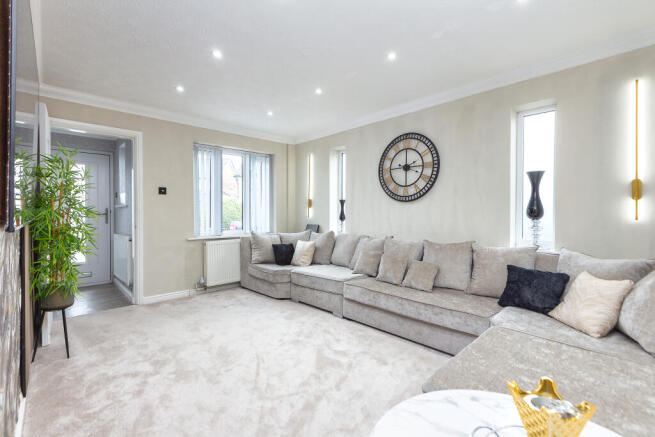 4 bed Detached for sale Image 9