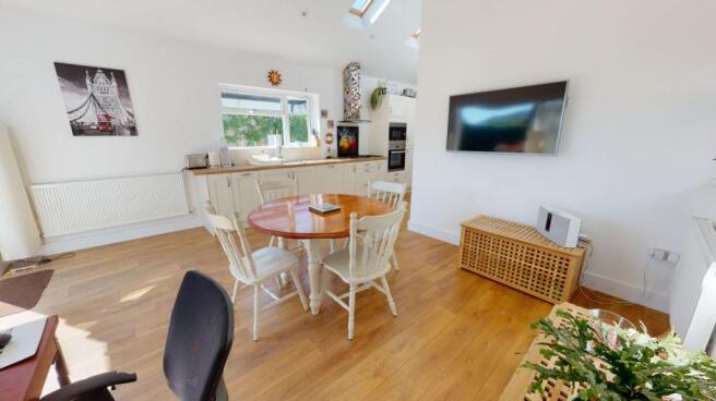 KITCHEN/DINING ROOM