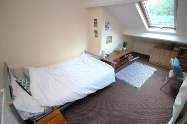 8 bed House to rent Image 12