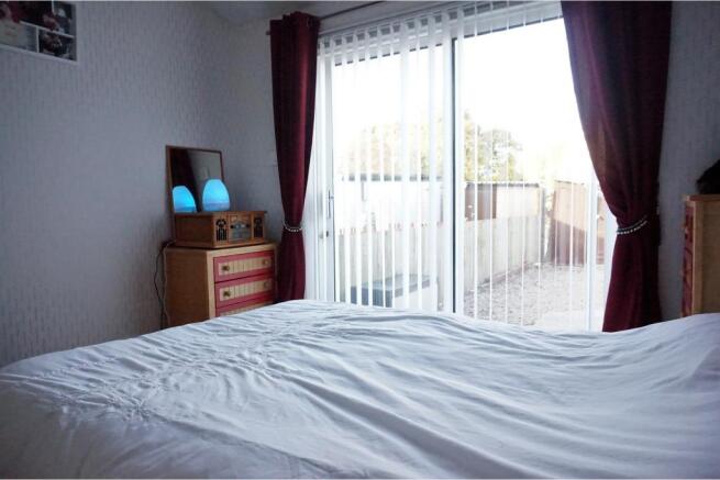 Bed 3 / Dining Room